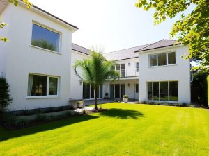 Vilă modernă, luminoasă, cu grădină, în București